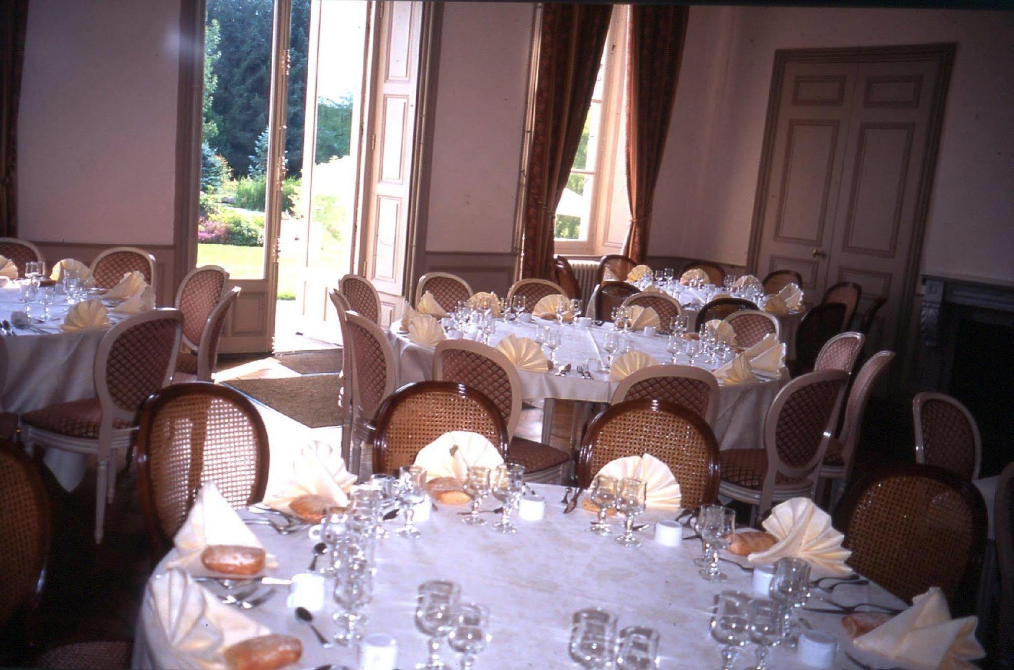 Chateau De La Foltiere Daire Saint-Germain-en-Coglès Restoran fotoğraf
